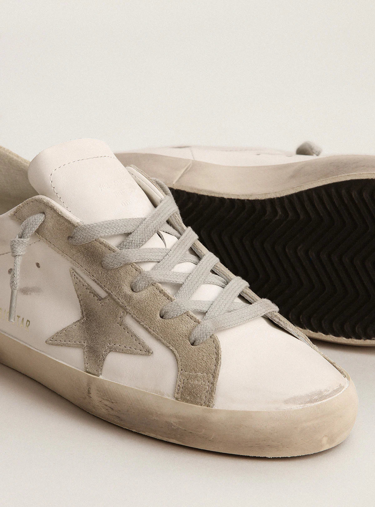 Super-Star con stella e talloncino in suede grigio