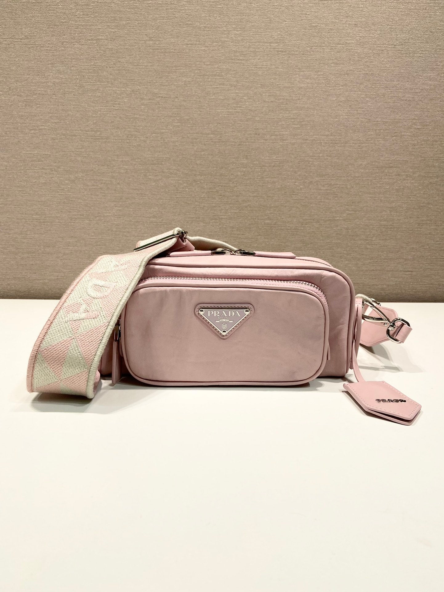 Prada Crossbody – Accessorio premium elegante