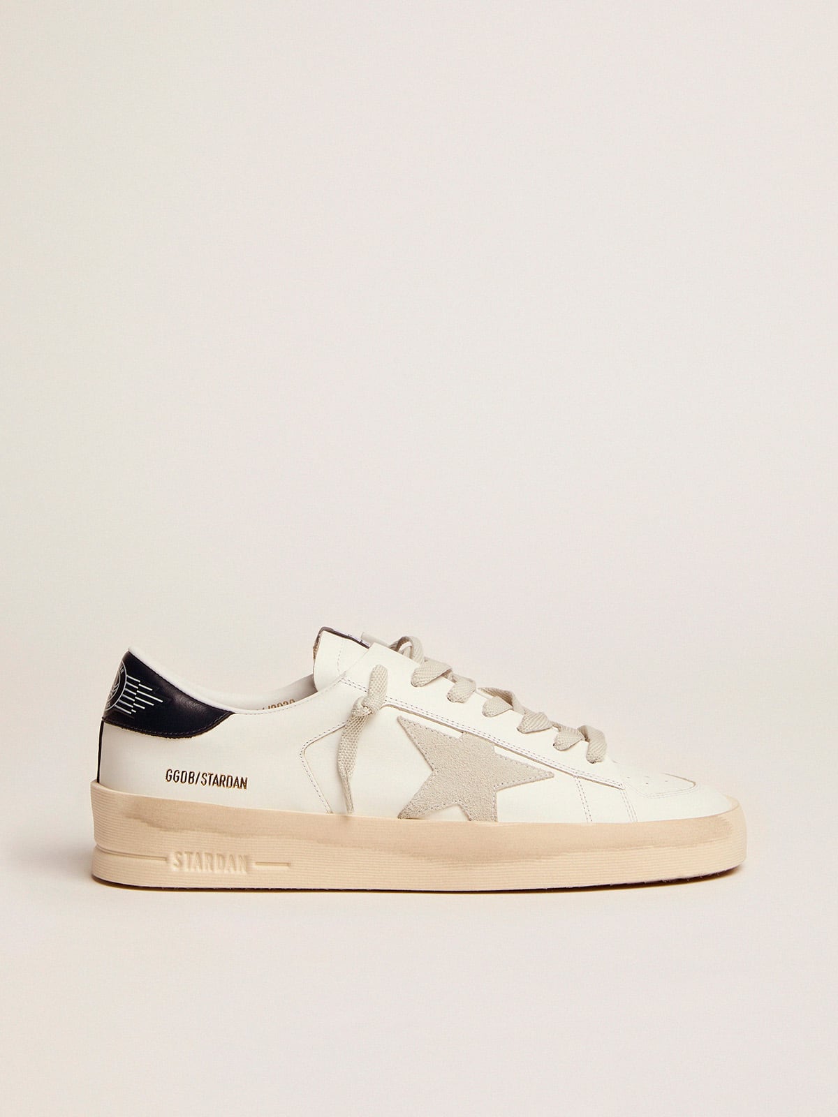 Stardan con stella in suede grigio ghiaccio e talloncino blu